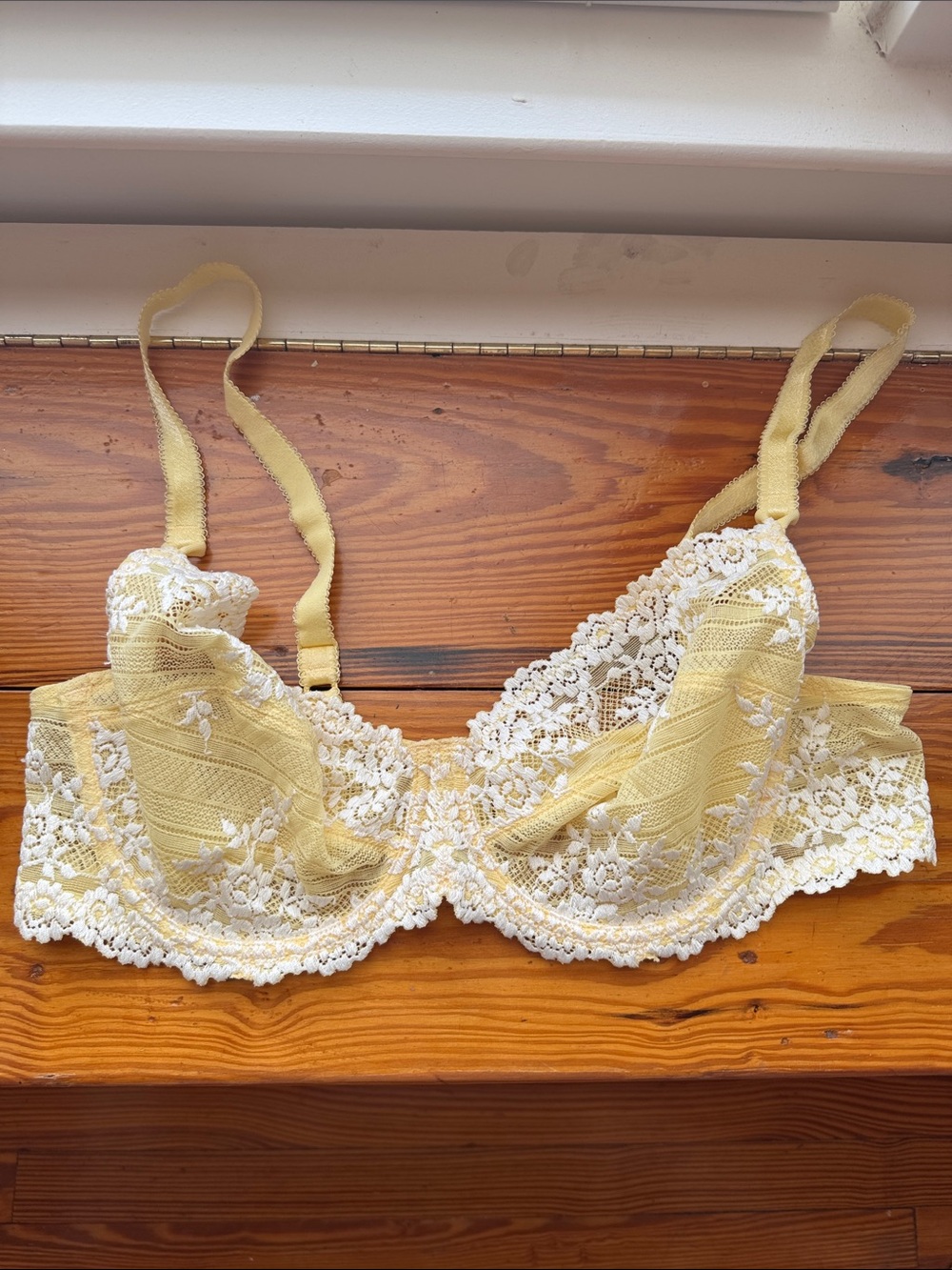 Wacoal Yellow Lace Underwire Bra 38C